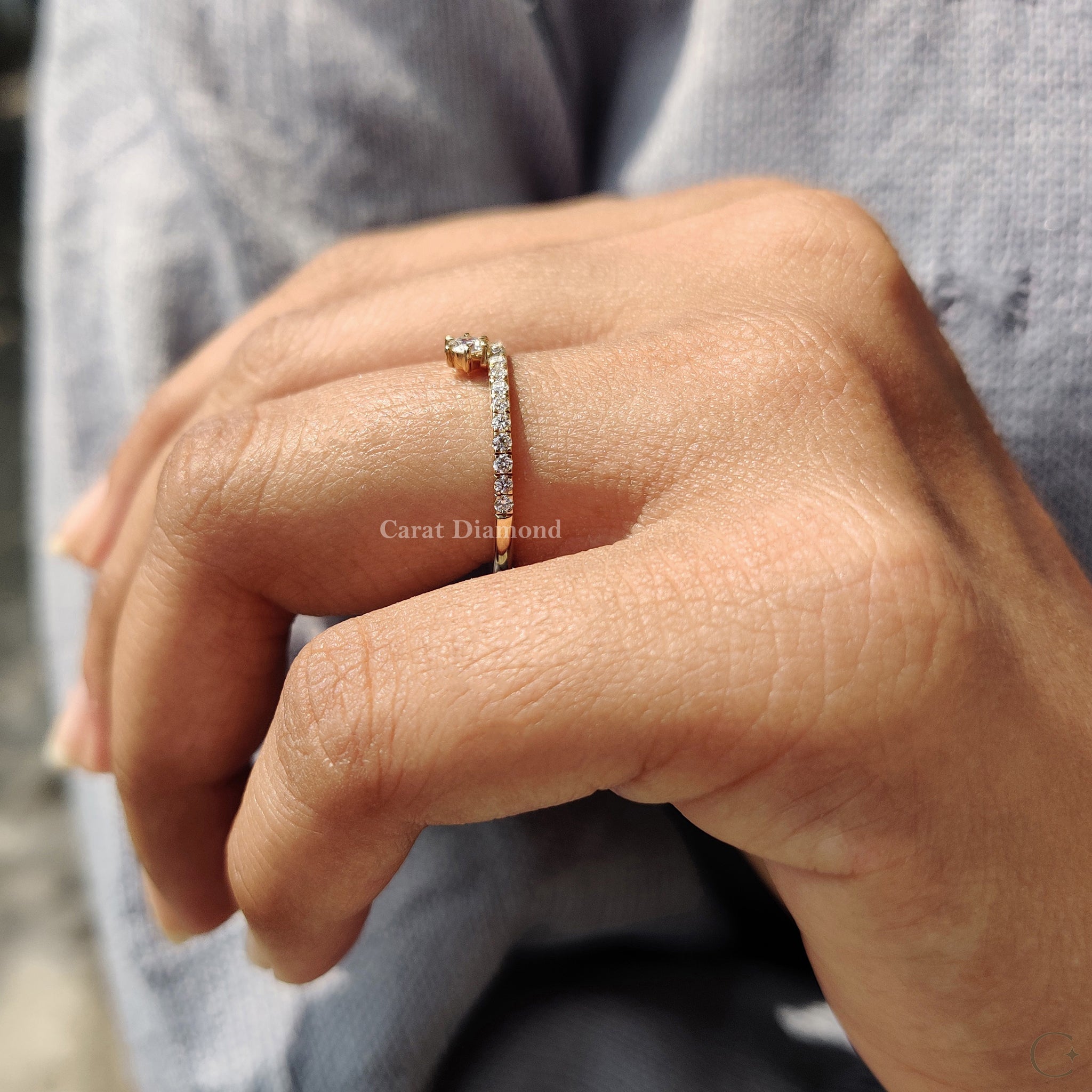 Round Diamond Wedding Band in Sleek Pave Style Zweitbild