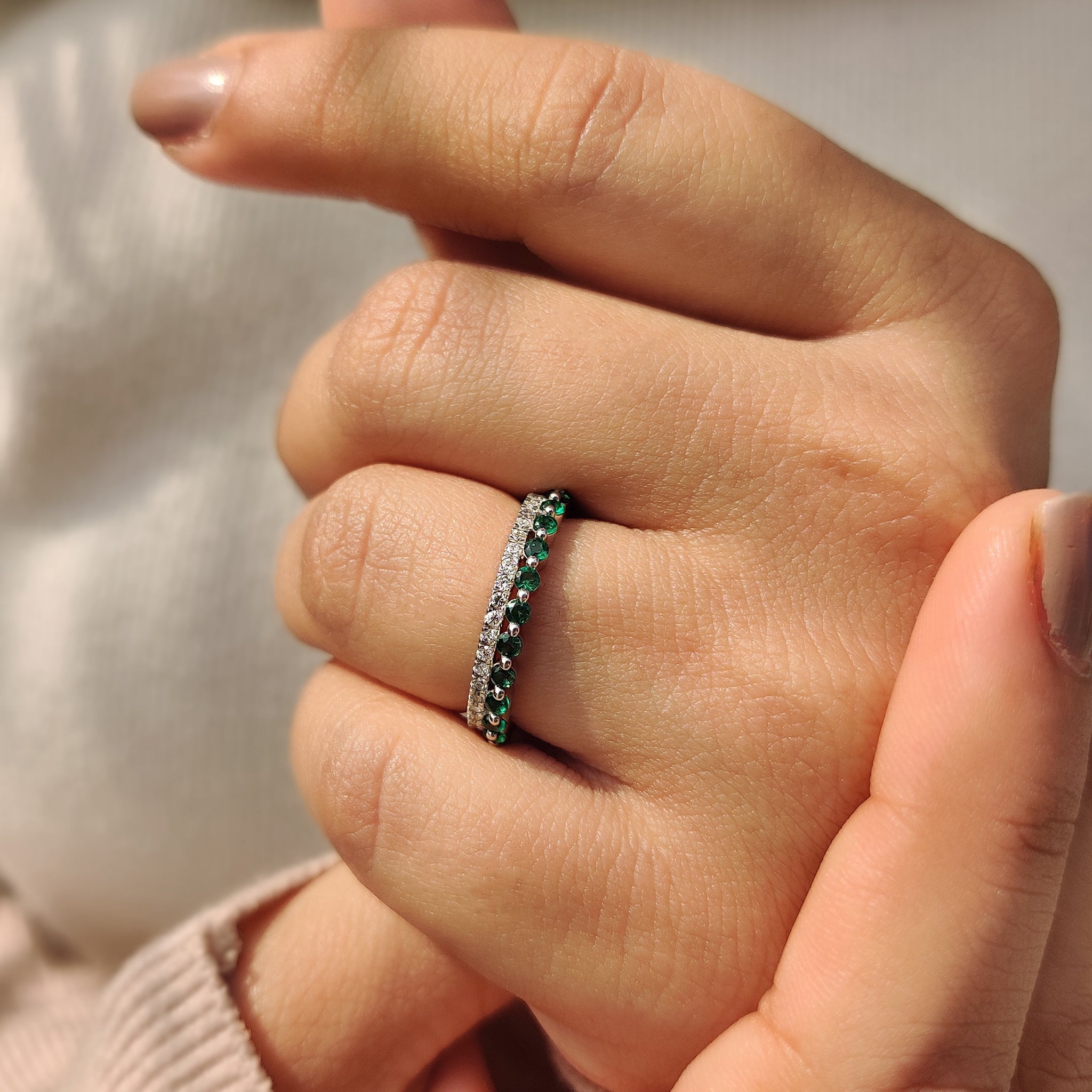 Emerald Wedding Band In Double Row Style Imagen secundaria del producto