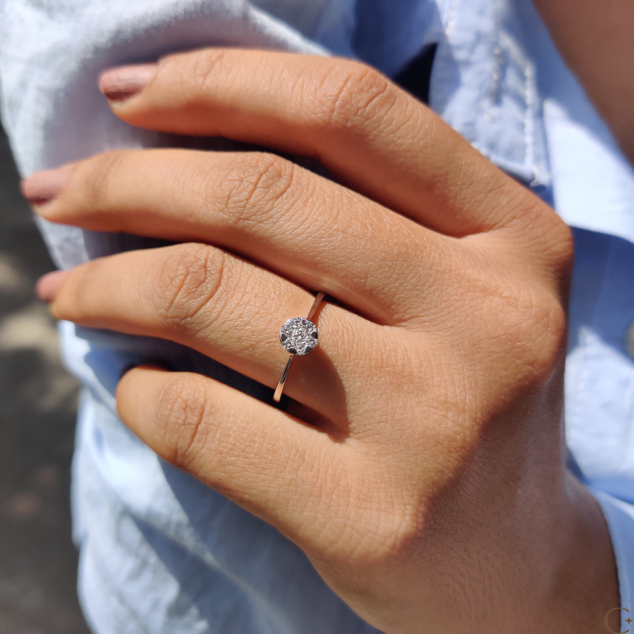 Round Cut Diamond Ring in Classic Tapered Shank