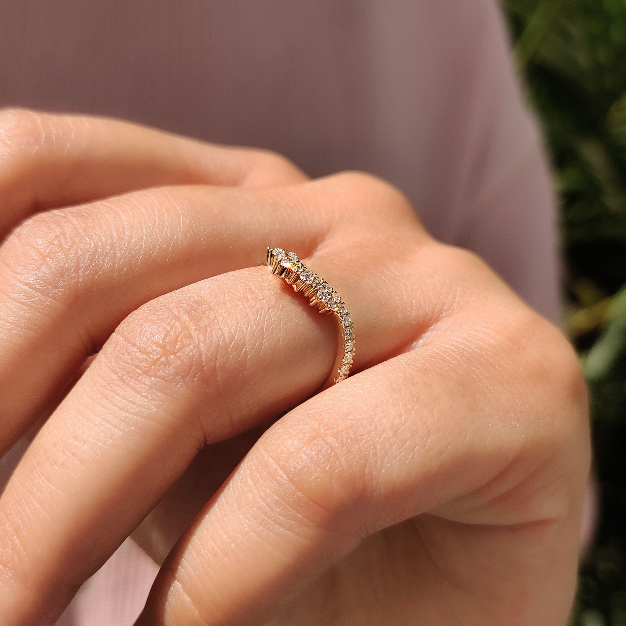 Round Cut Curved Diamond Wedding Band
