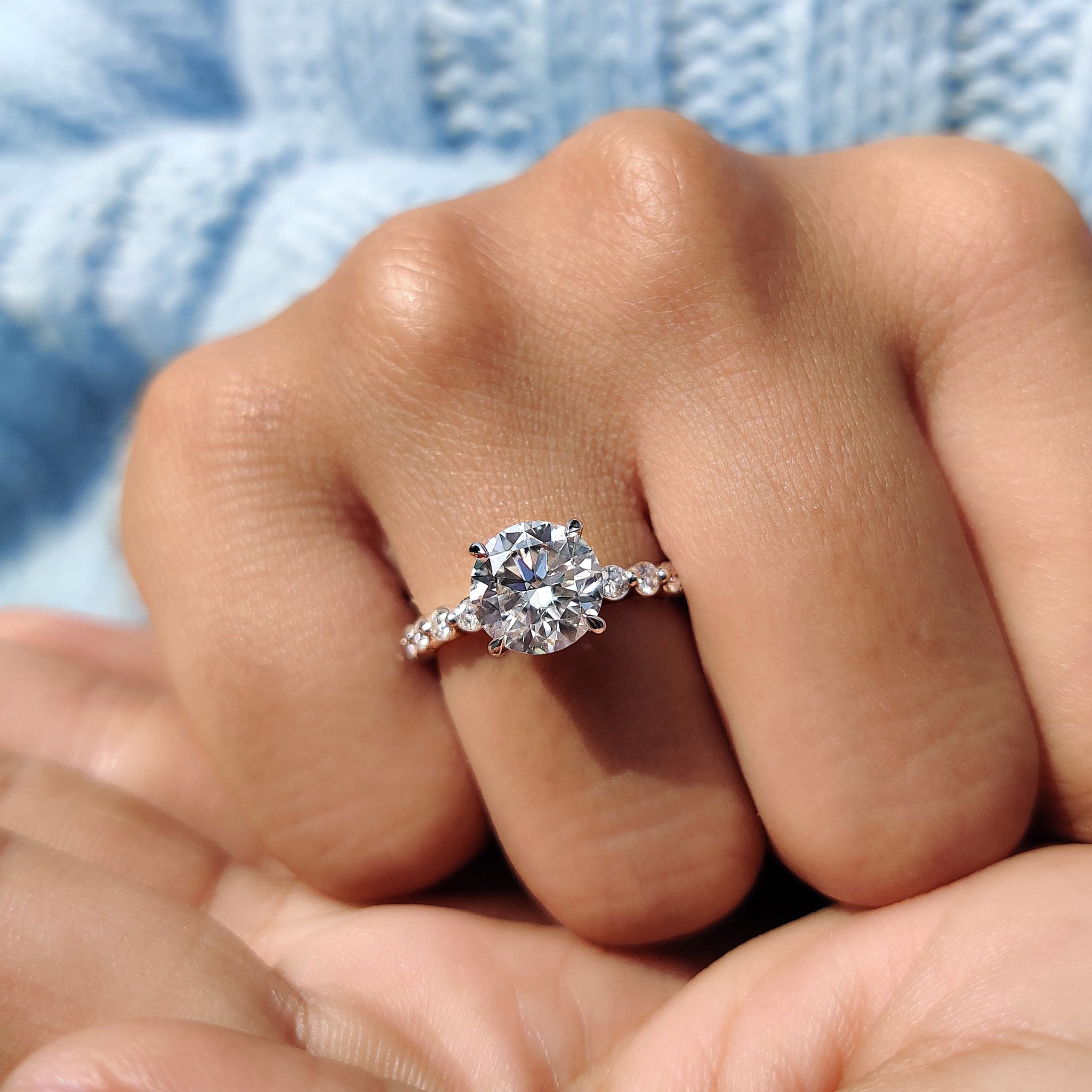 Floating Bubble Prong Round Cut Engagement Ring