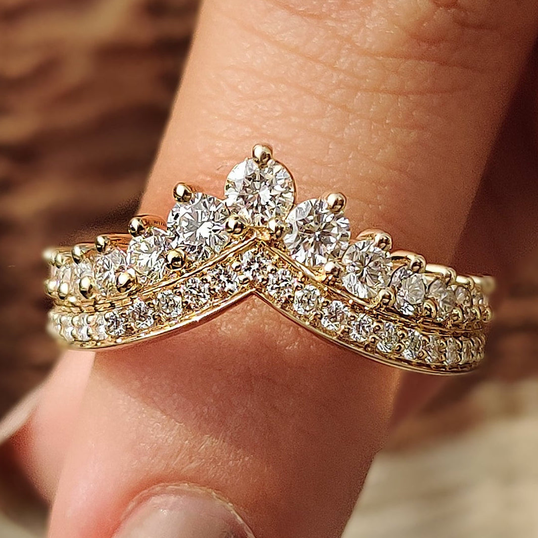 Chevron wedding band With Round Cut Pave Style Imagen principal del producto