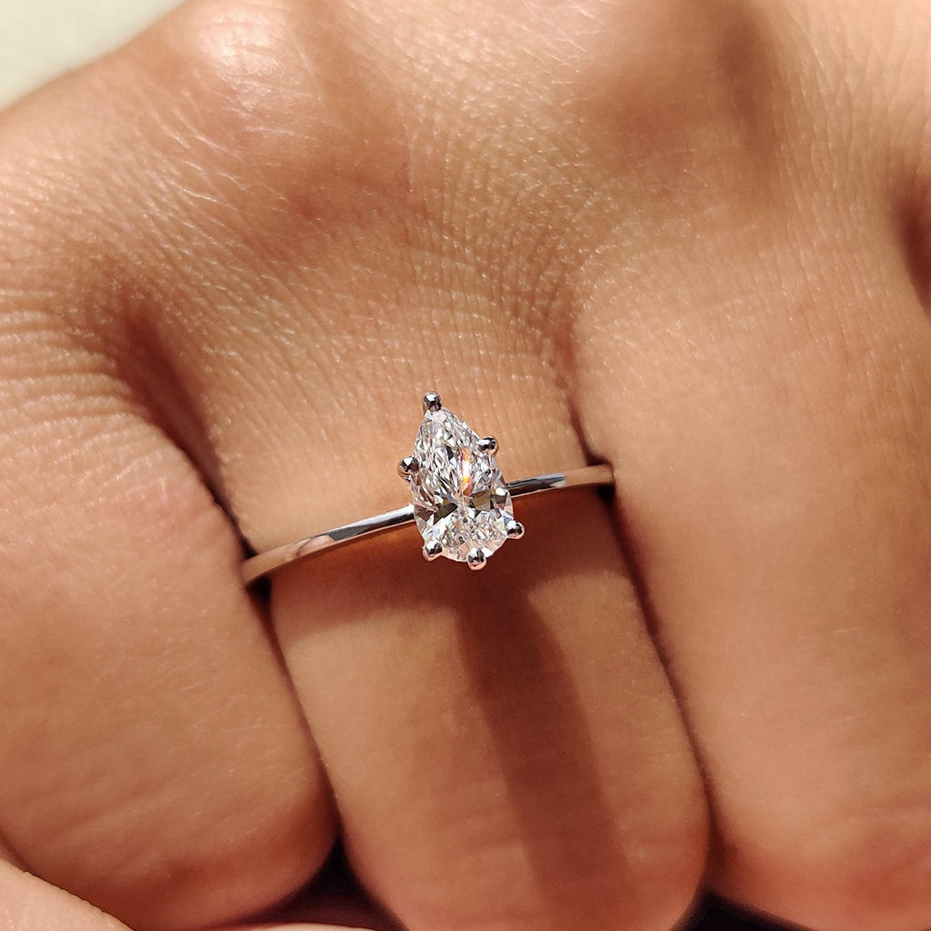Pear Shaped Diamond Ring - Solitaire white Gold
