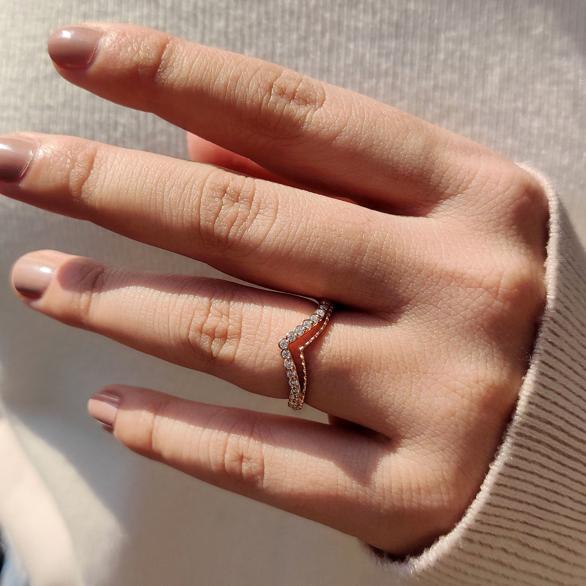 Curvy Wedding Band In Round Moissanite Stone