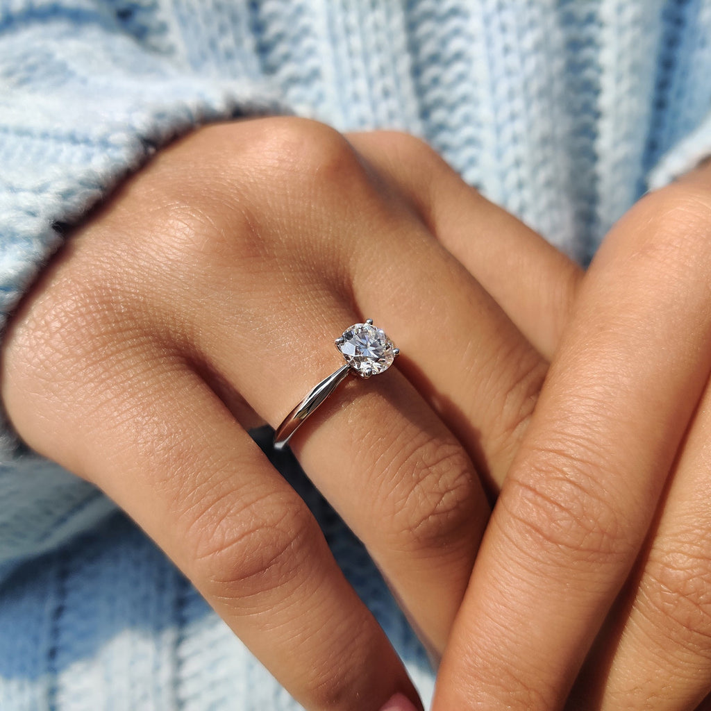 Solitaire Set Round Cut Diamond Engagement Ring