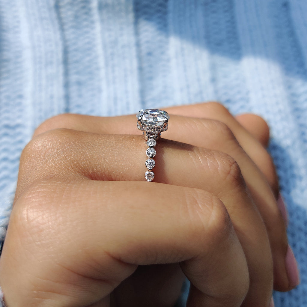 Floating Bubble Prong Round Cut Engagement Ring