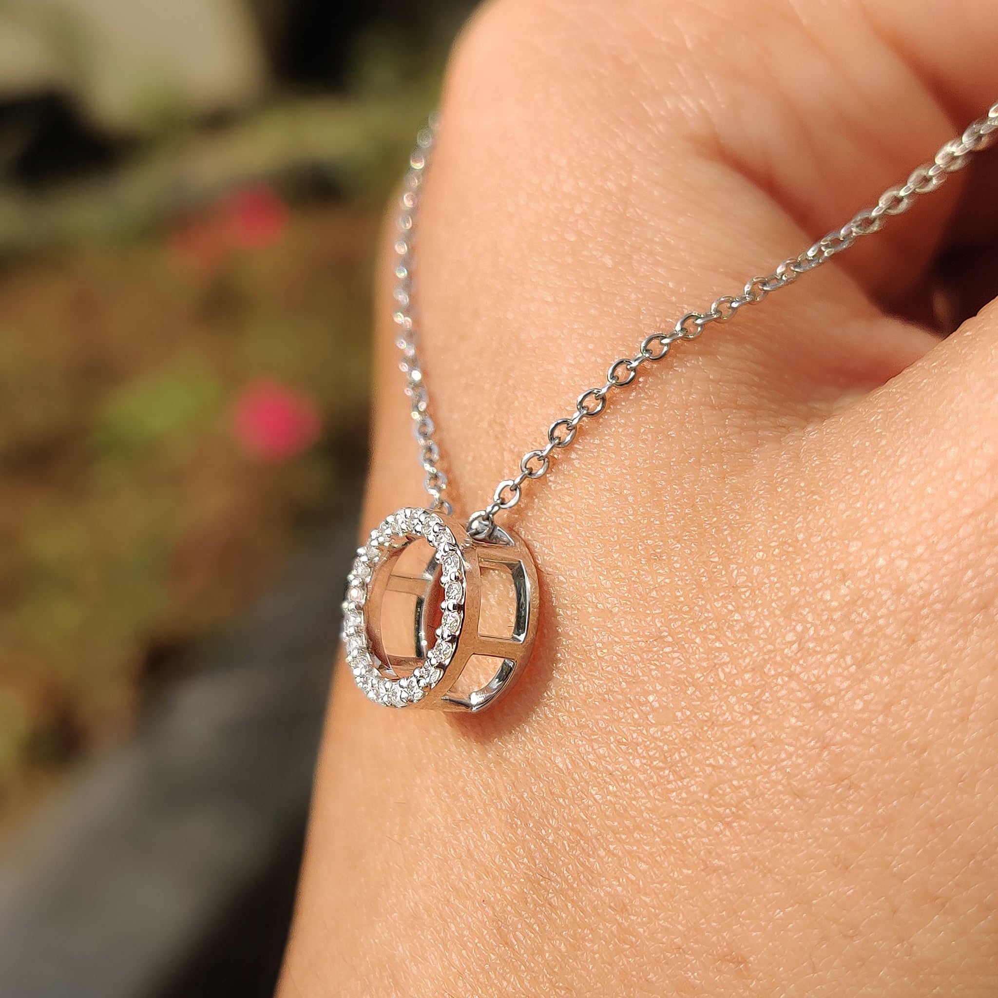 Round Diamond Pendant – White Gold Design