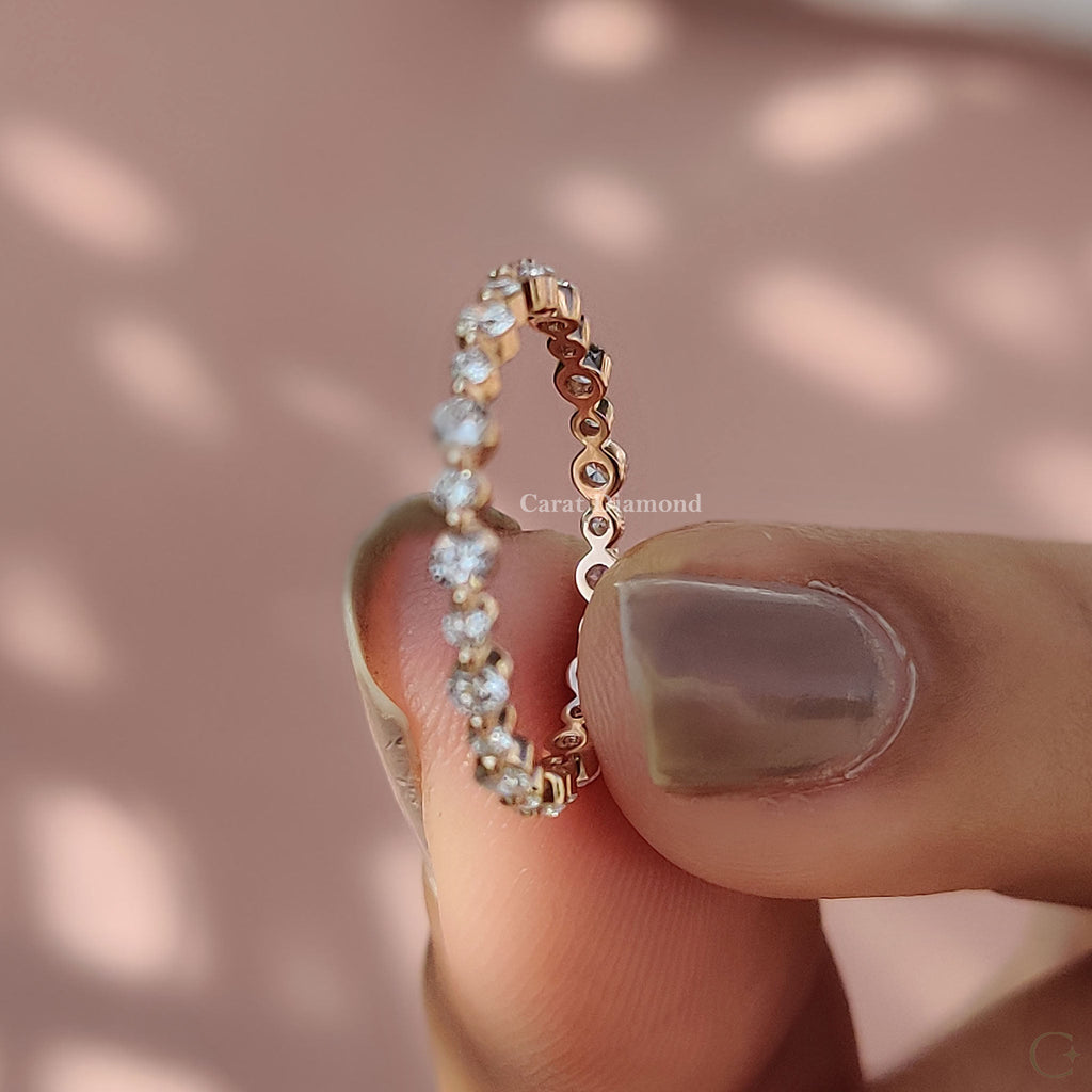 Rose Gold Wedding Band With Round Cut Diamond