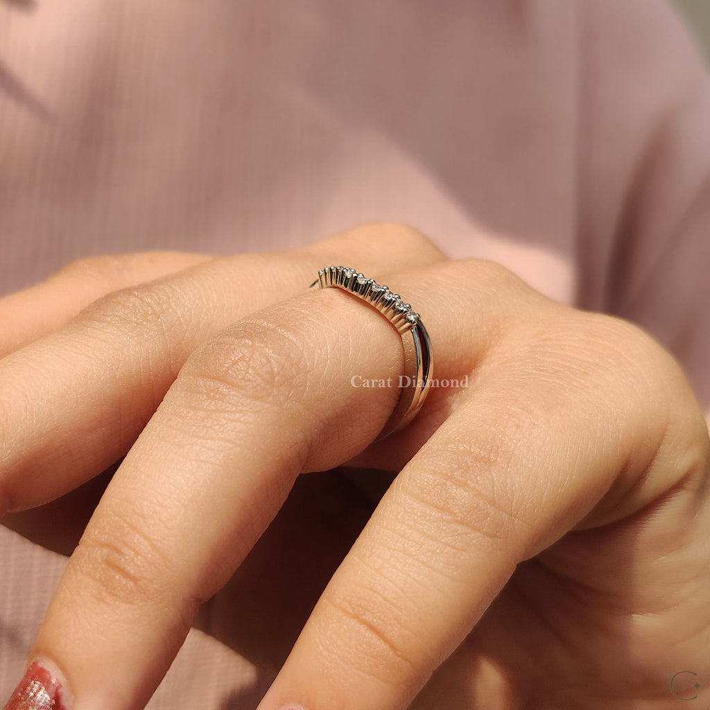 Curved Wedding Band With Round Cut Diamond