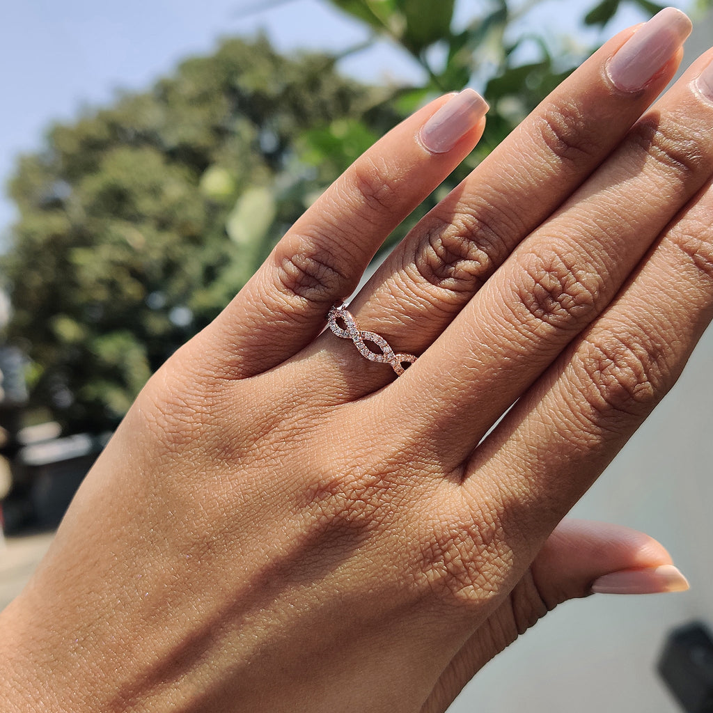 Round Diamond Wedding Band - Twisted Pave Design
