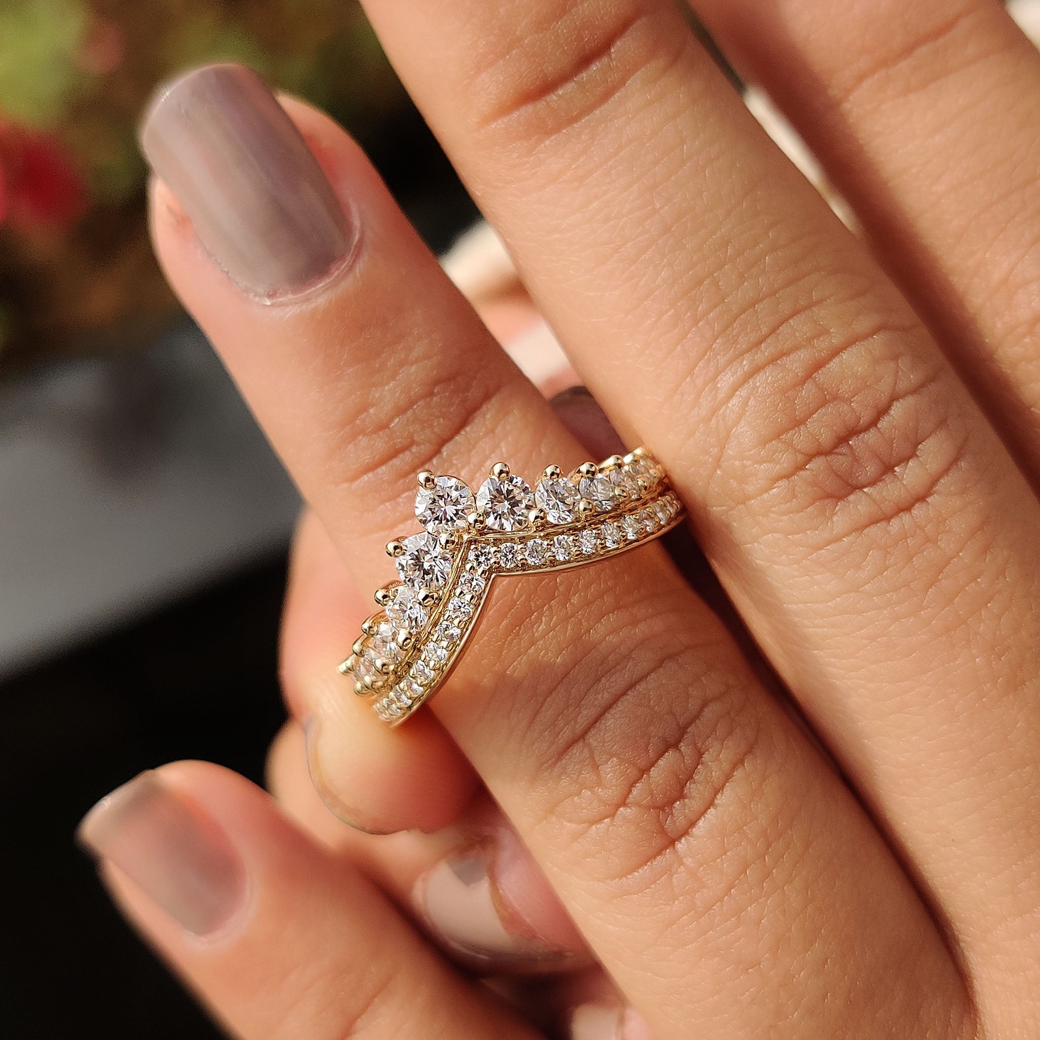 Chevron wedding band With Round Cut Pave Style Imagen secundaria del producto