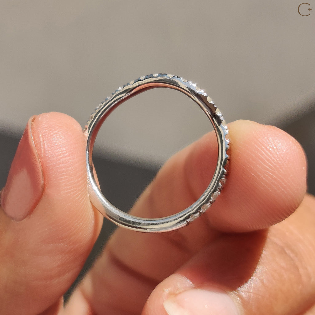 Curved Gold Wedding Band With Round Diamond