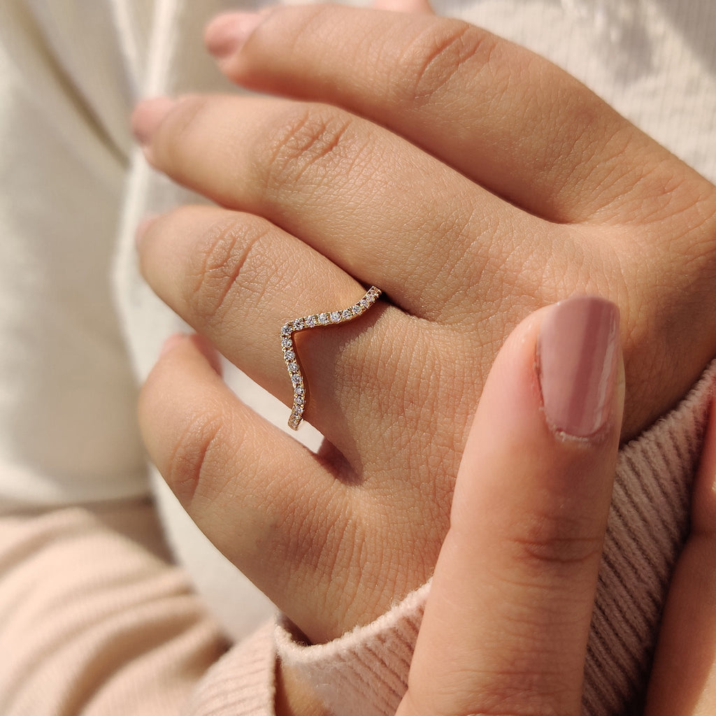 Chevron Wedding Band With Round Diamond