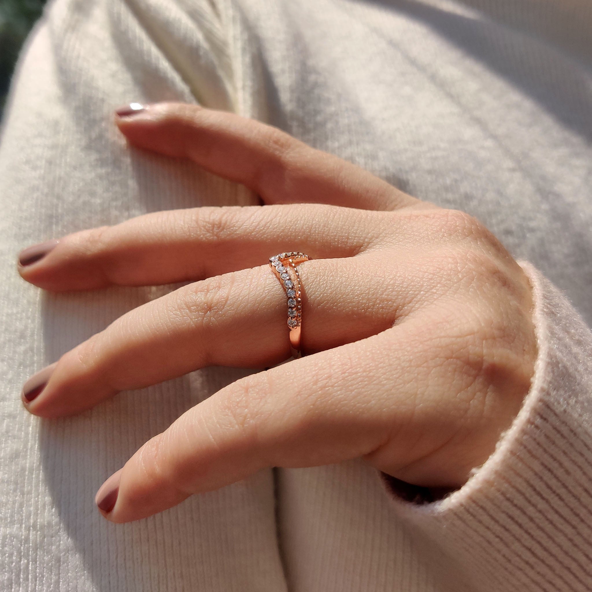 Curvy Wedding Band In Round Moissanite Stone