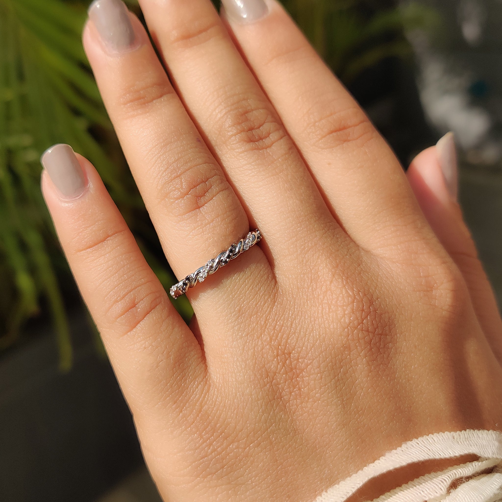 Round Black Moissanite Twisted Wedding Band