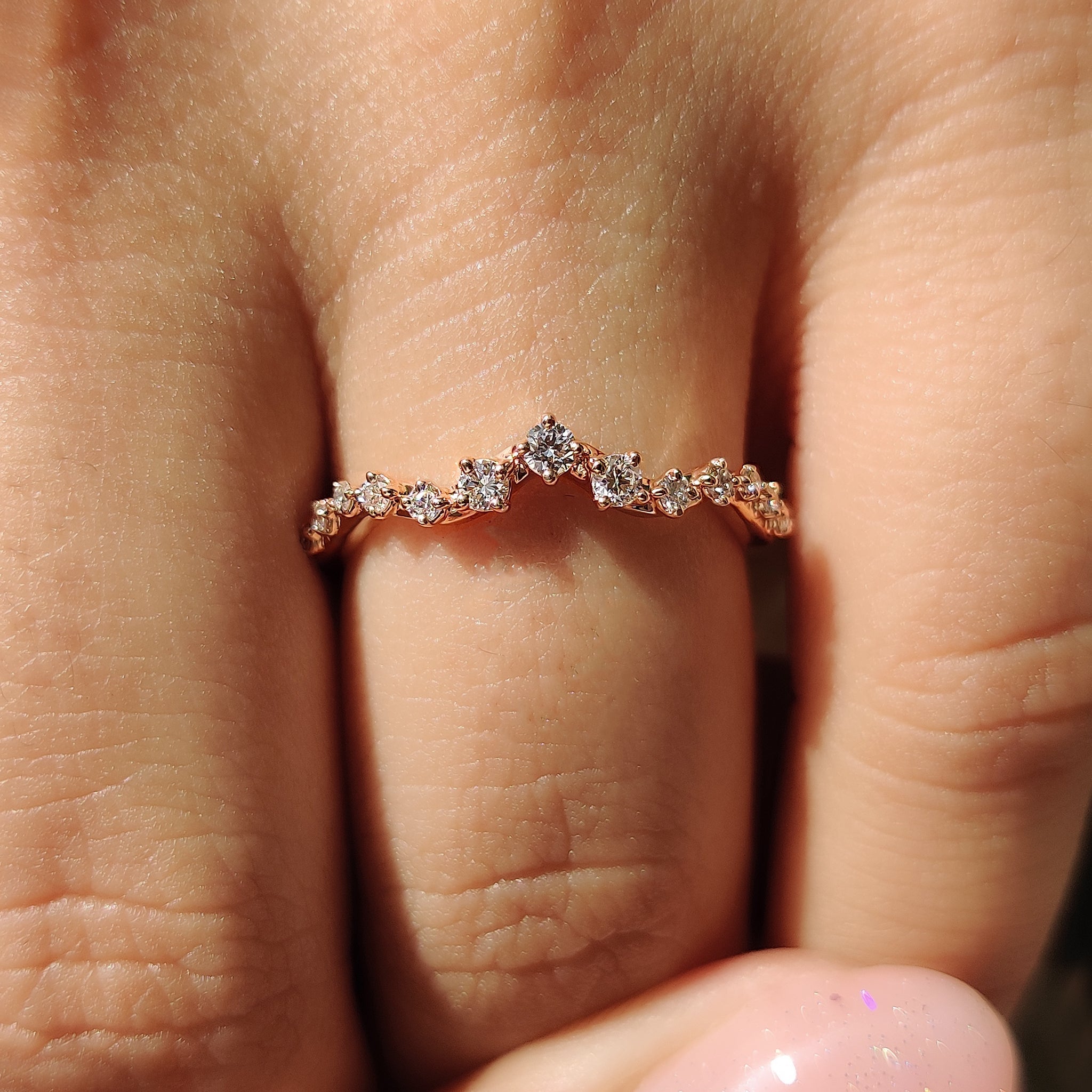Rose Gold Diamond Wedding band With Curved Style Image secondaire du produit