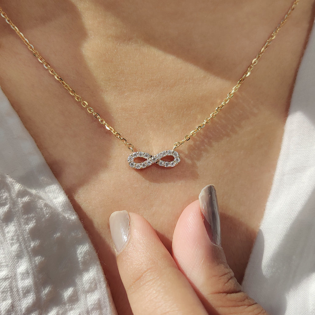 Round Diamond Gold Infinity Pendant With Chain