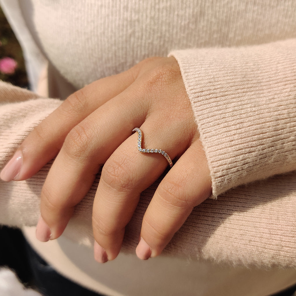 Chevron Wedding Band With Round Diamond