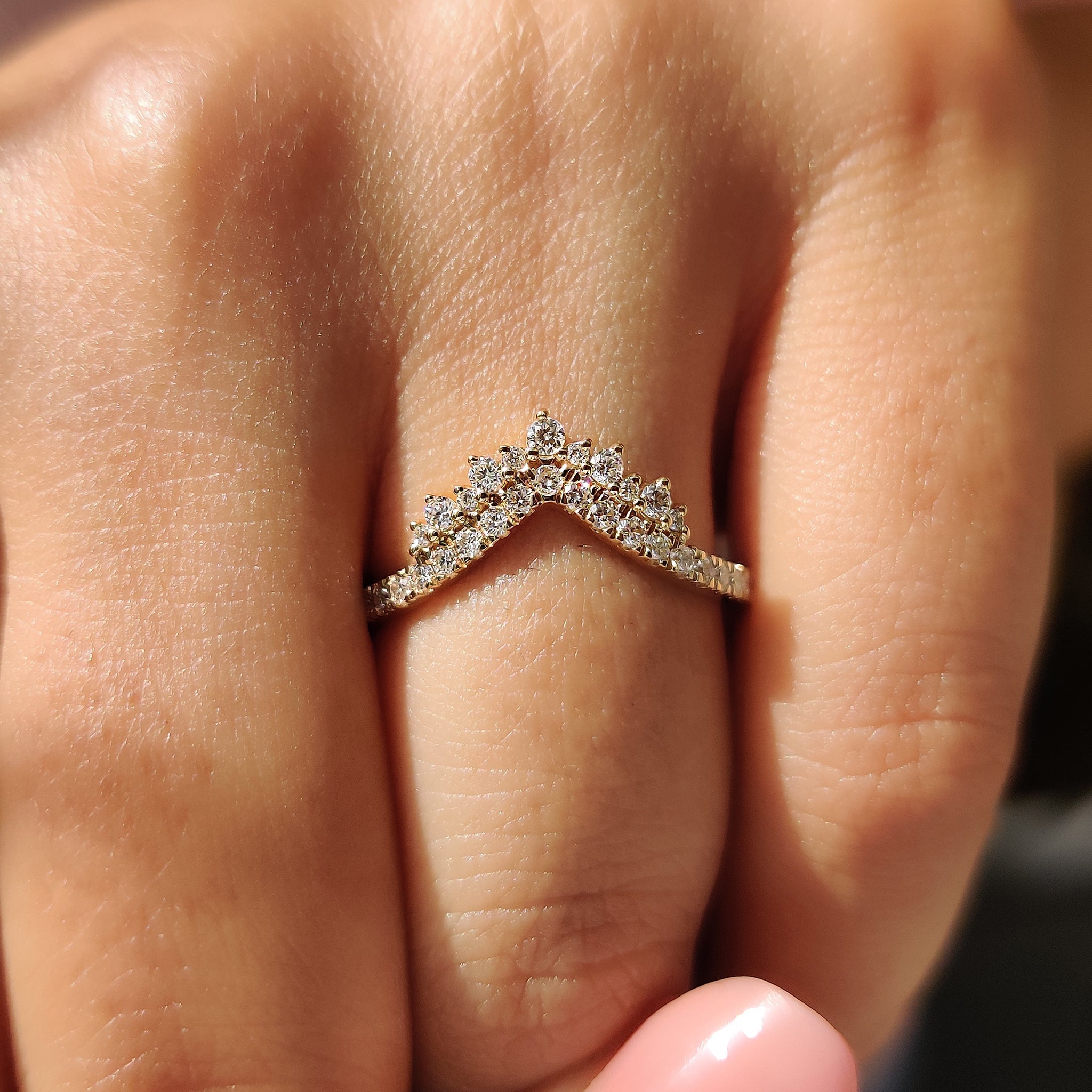 Round Cut Curved Diamond Wedding Band