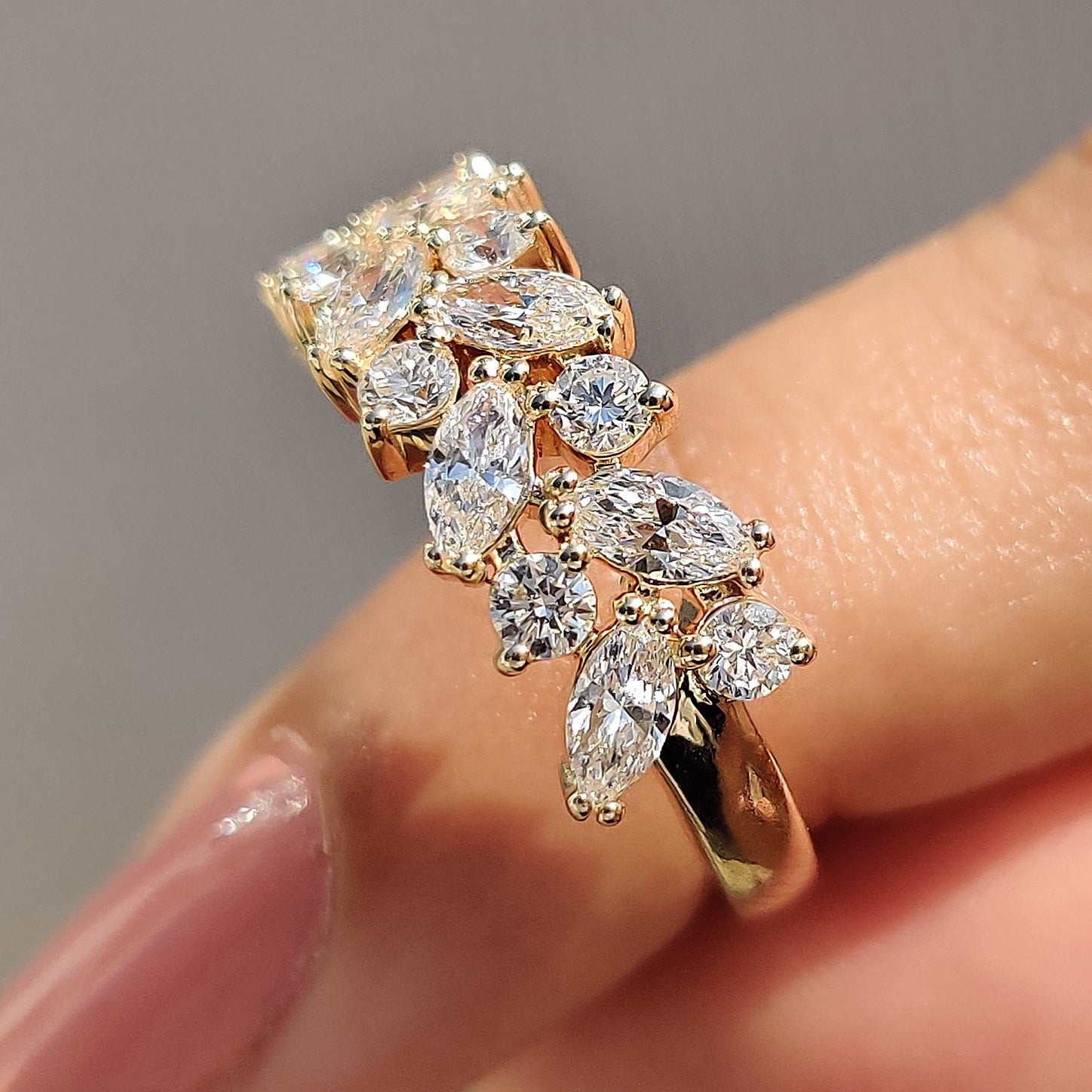 Half Eternity Marquise and round wedding band Imagen principal del producto