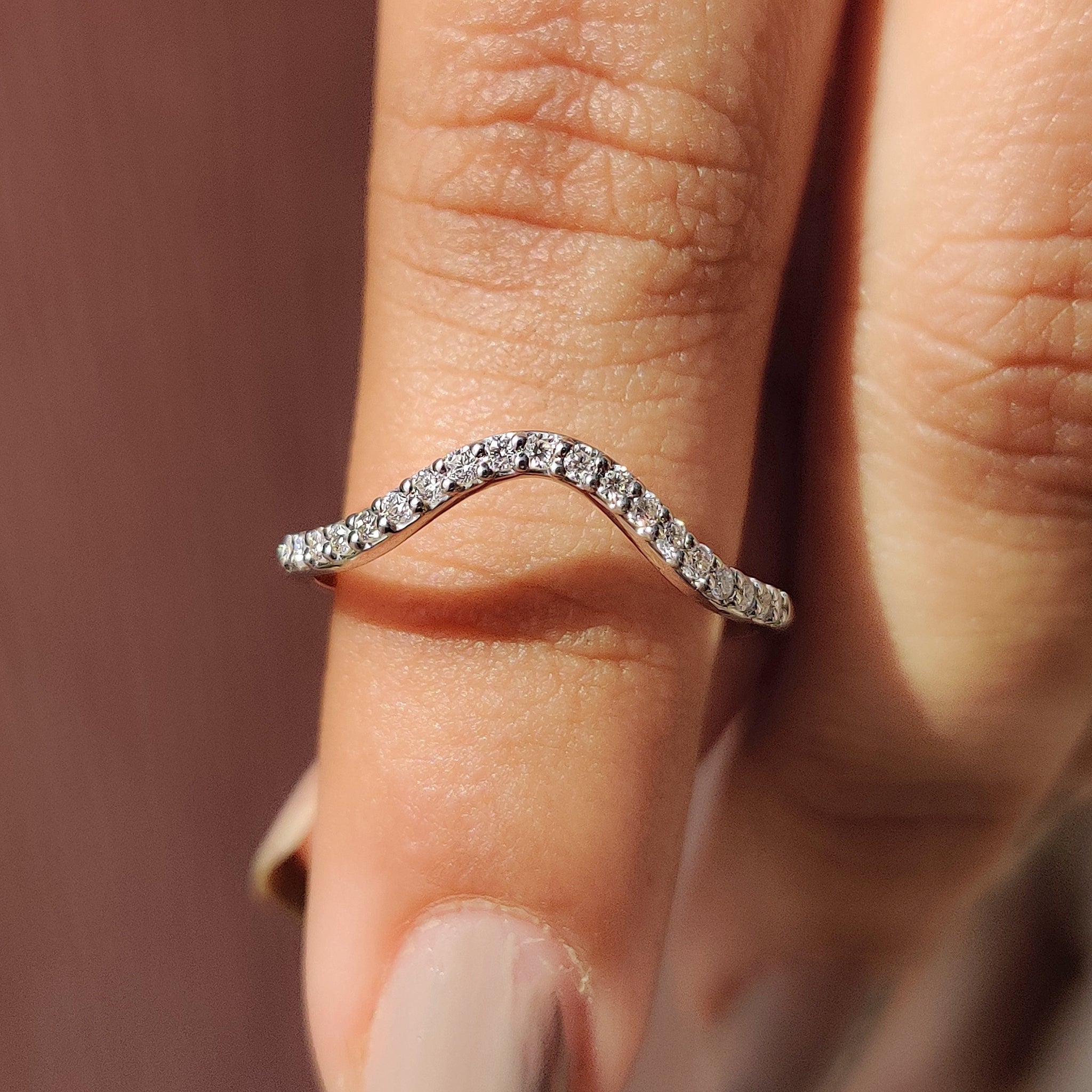 Curvy Wedding Band - Round Diamond