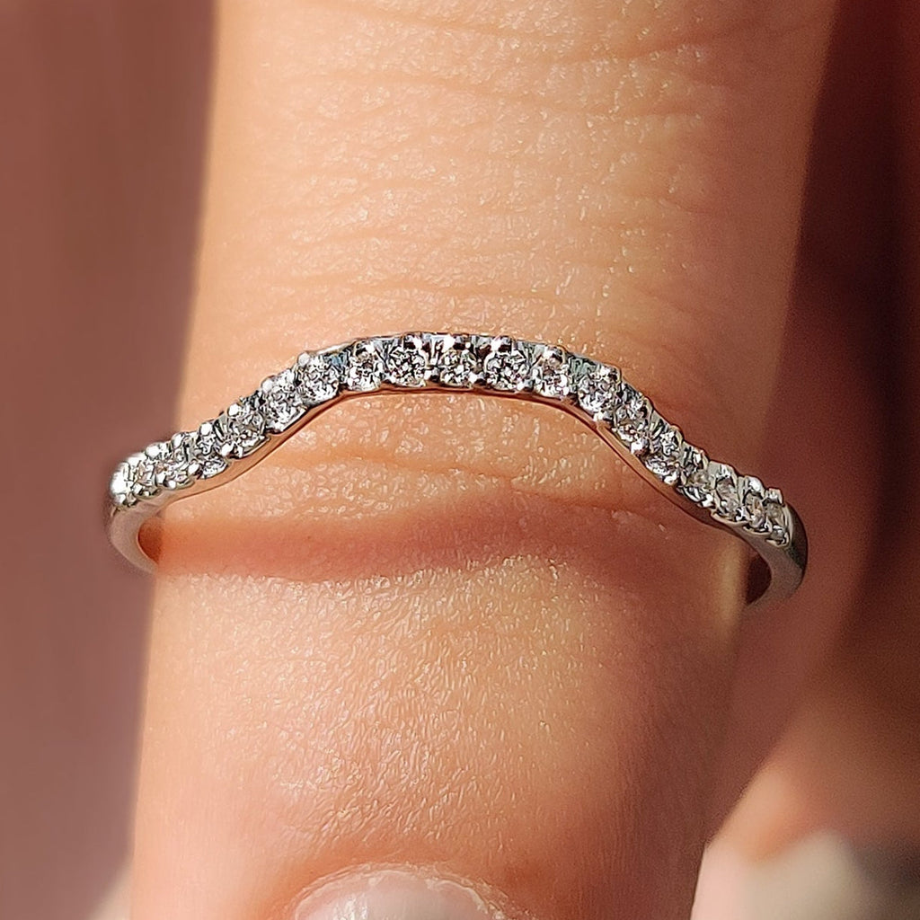 Curved Diamond Wedding Band With Round Cut