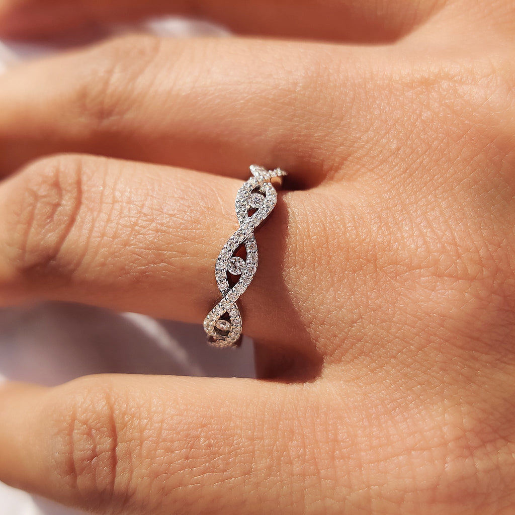 Twisted Diamond Wedding Band With Round Cut