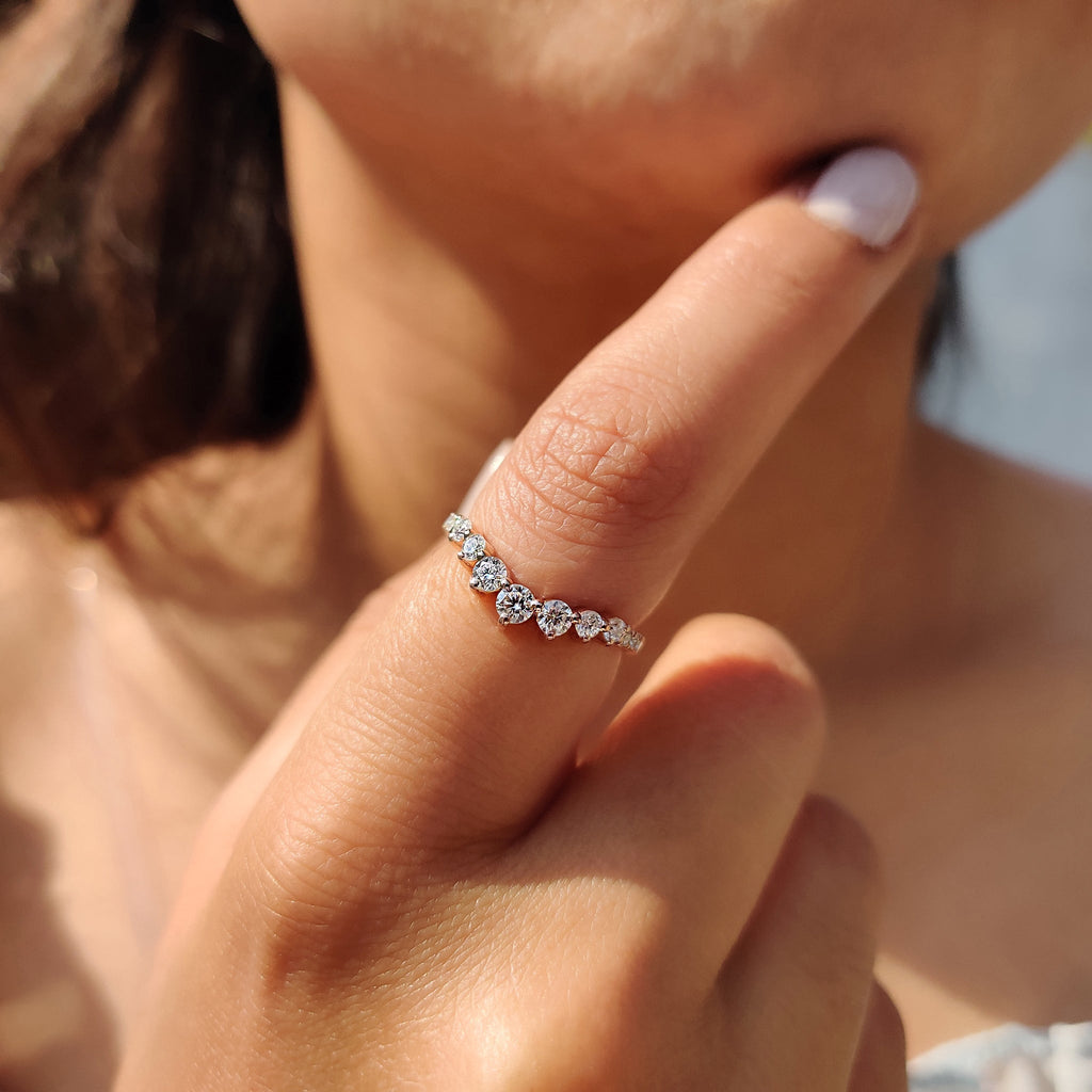 Curvy Wedding Band With Round Cut Moissanite