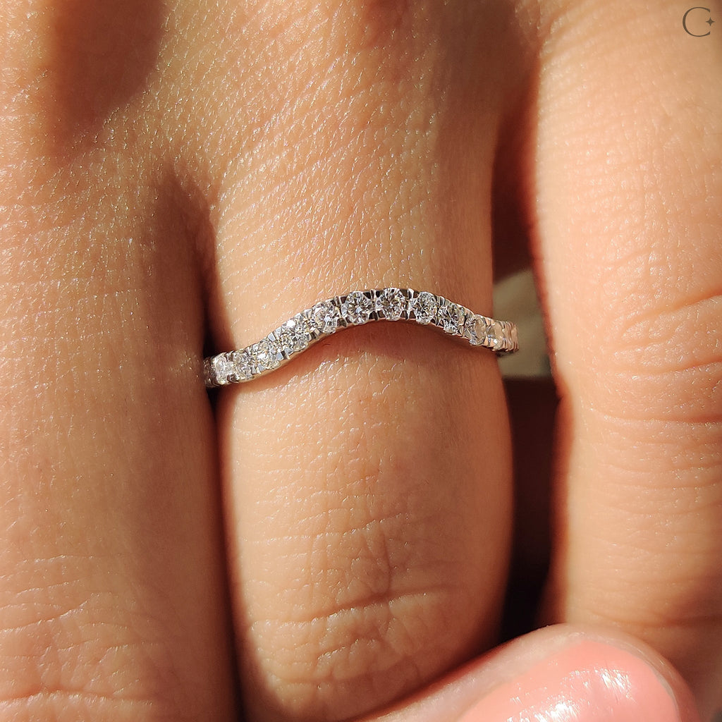 Curved Gold Wedding Band With Round Diamond