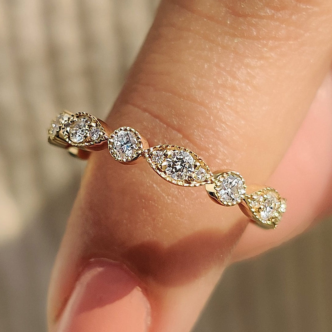 Round Cut Milgrain Wedding Band Image principale du produit
