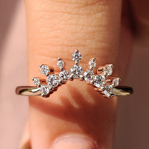 Round Diamond Wedding Band In Tiara Style