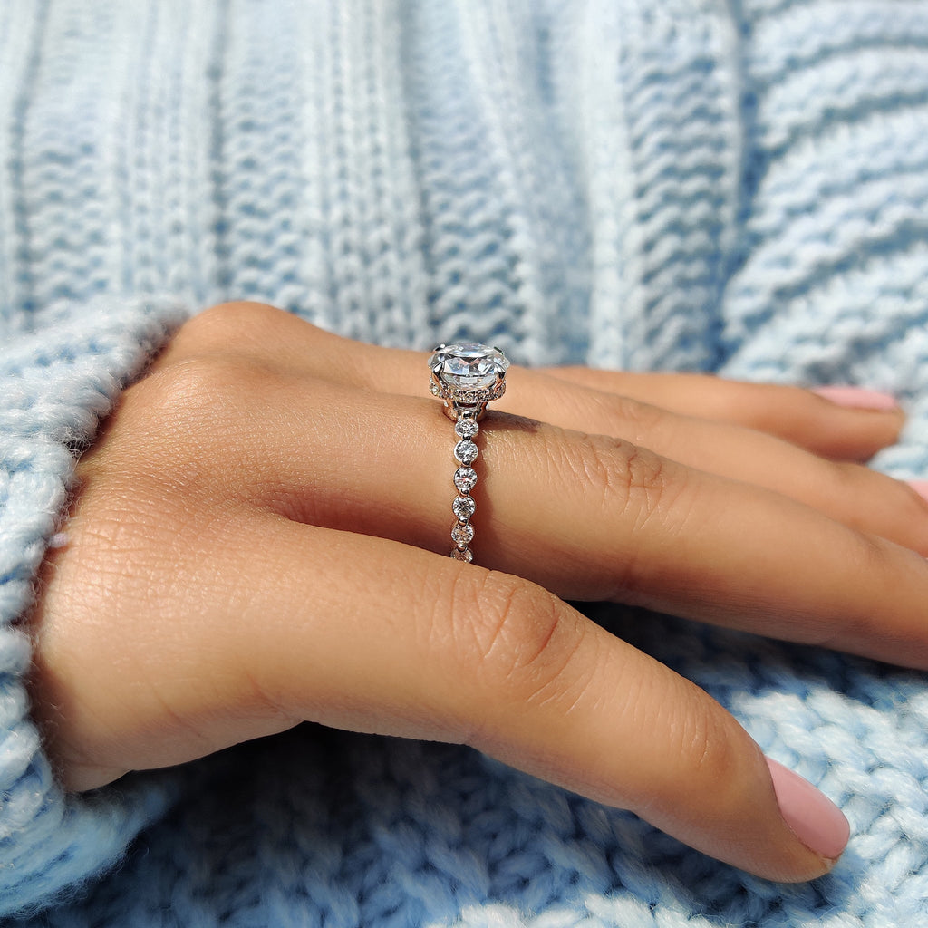 Floating Bubble Prong Round Cut Engagement Ring