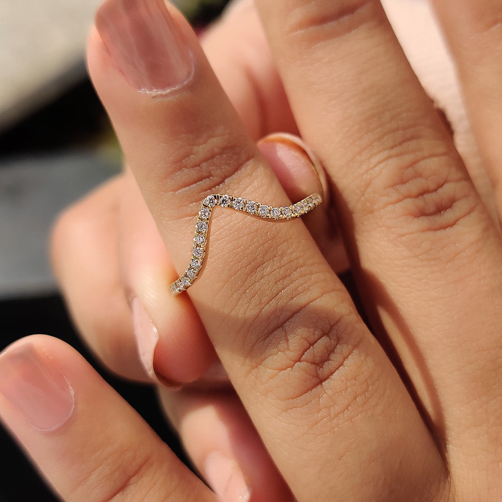 Chevron Wedding Band With Round Diamond