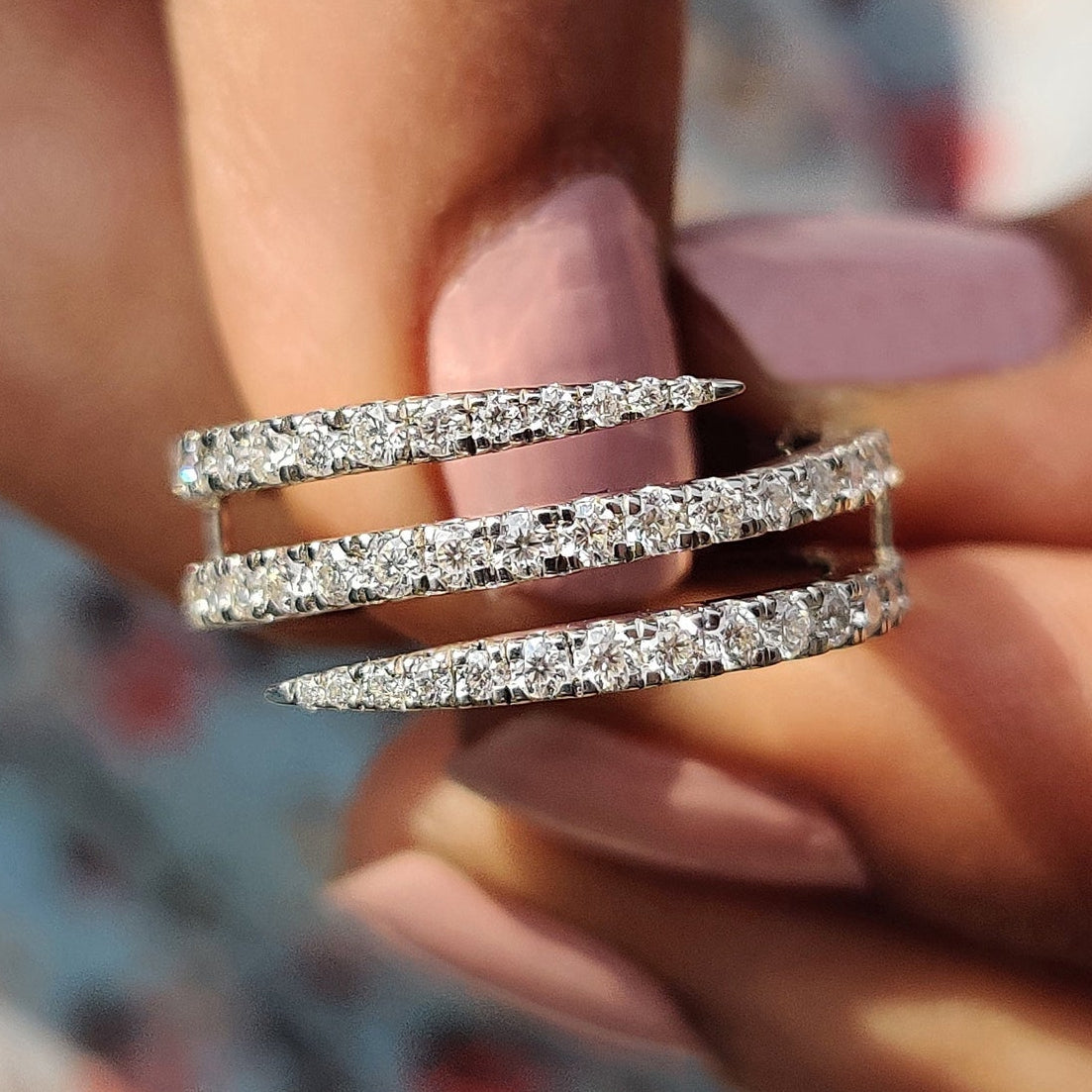 Round Cut Half Eternity Spiral Wedding Band Image principale du produit