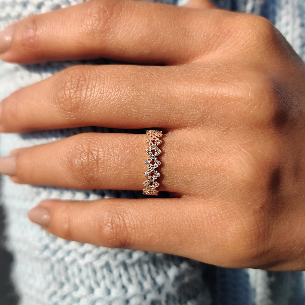 Round Cut Moissanite Wedding Band In Zig Zag Style