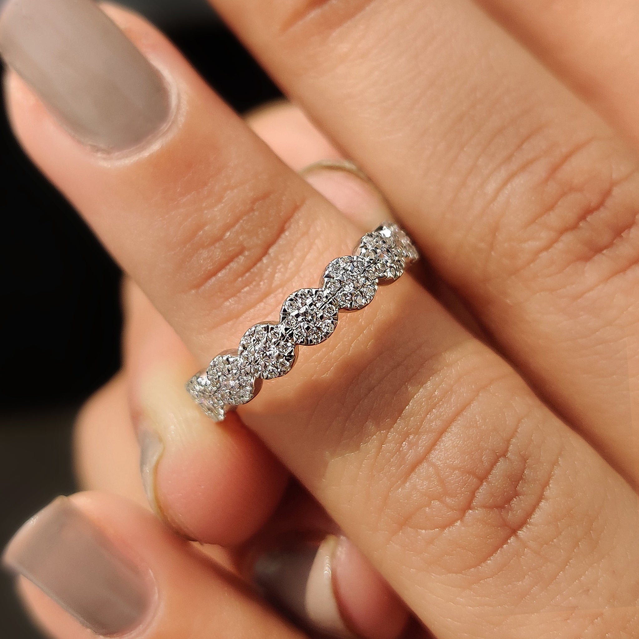 Round Diamond Wedding Band With Halo Style Hauptbild