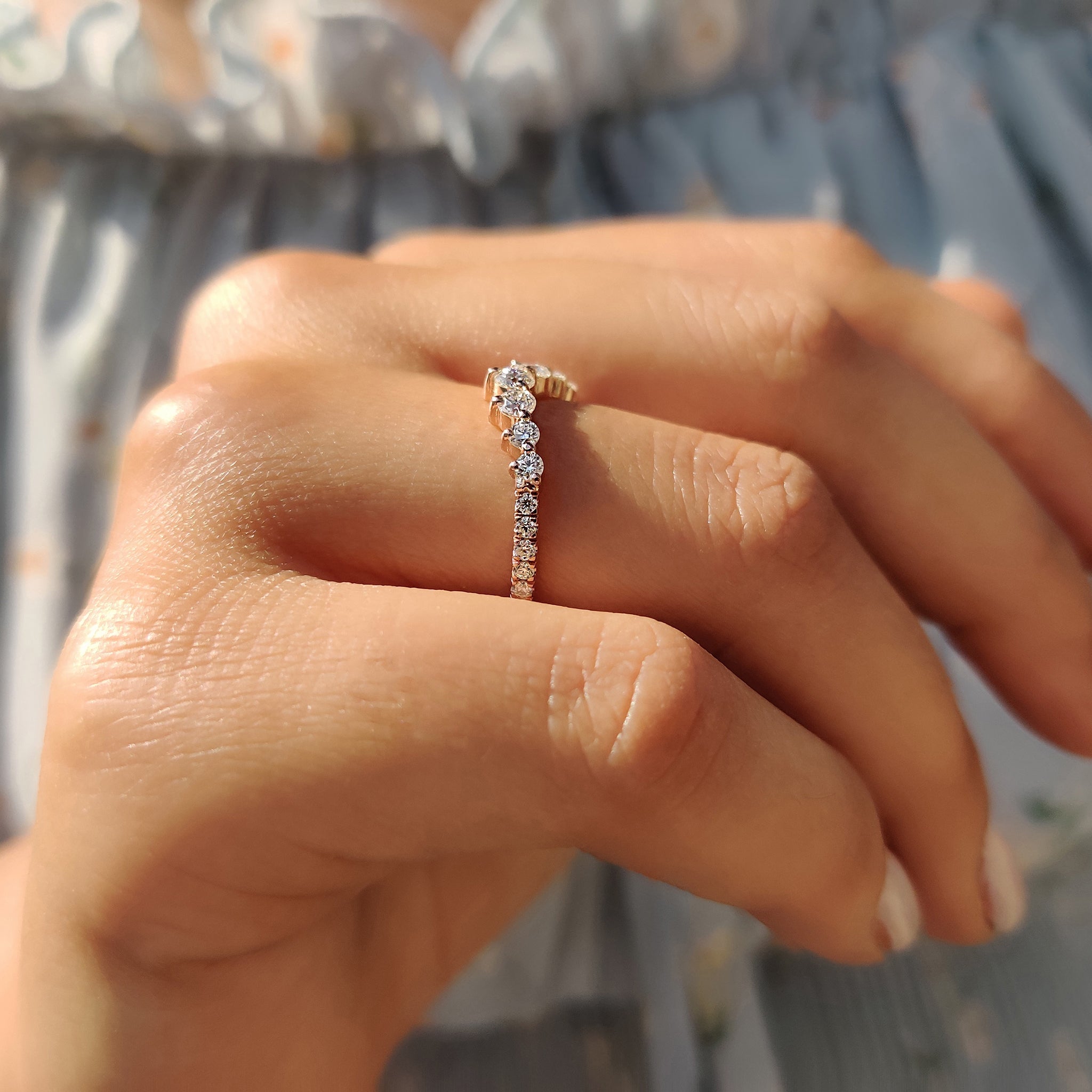 Curvy Wedding Band With Round Cut Moissanite