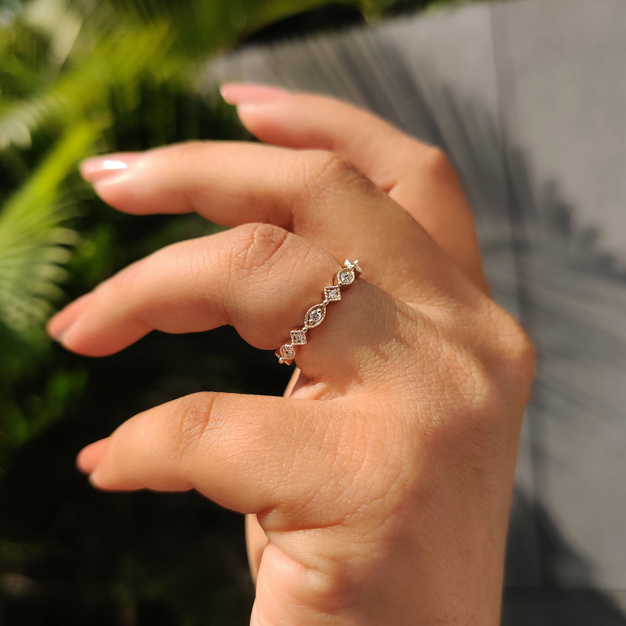 Round Cut Yellow Gold Diamond Wedding Band With Marquise Outline
