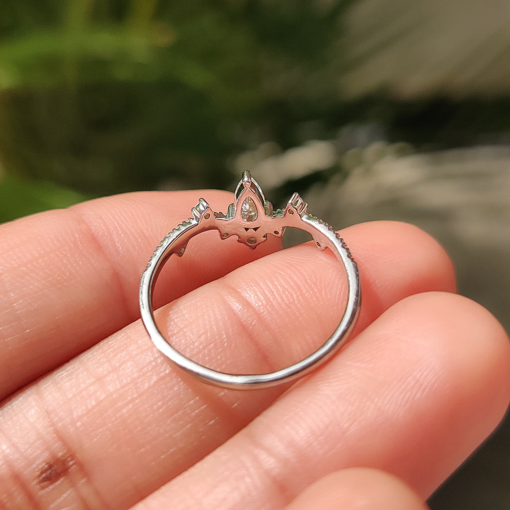 Pear Cluster Diamond Ring In Curved Style
