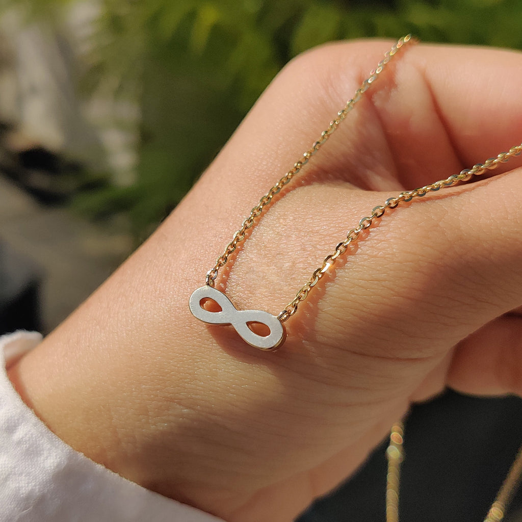 Round Diamond Gold Infinity Pendant With Chain