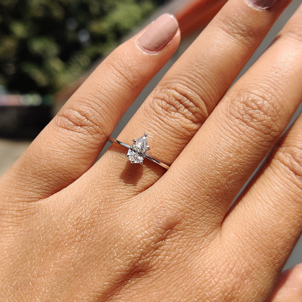 Pear Shaped Diamond Ring - Solitaire white Gold