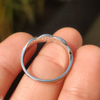 Twisted Diamond Band With Round Cut