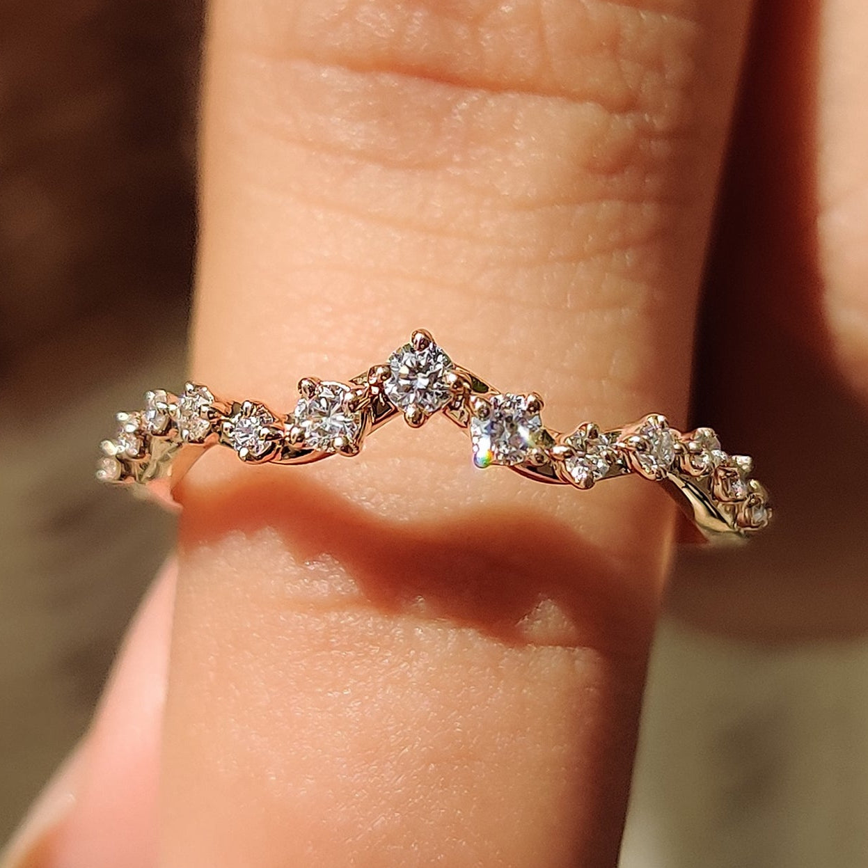 Rose Gold Diamond Wedding band With Curved Style Image principale du produit