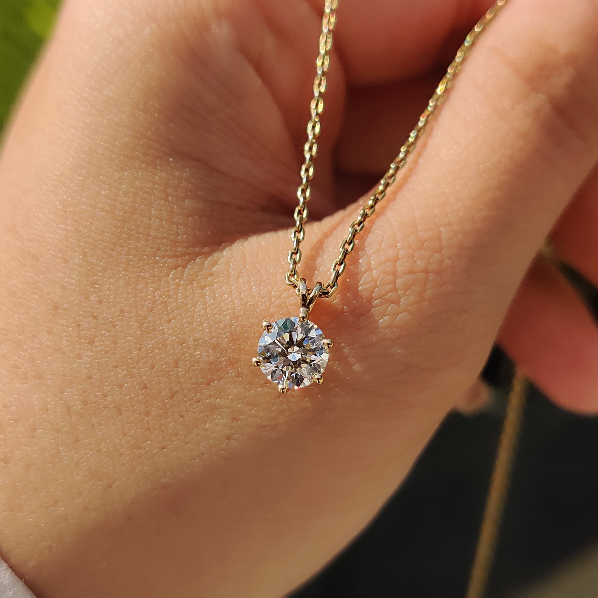 Round Cut Yellow Gold Diamond Pendant Immagine principale del prodotto