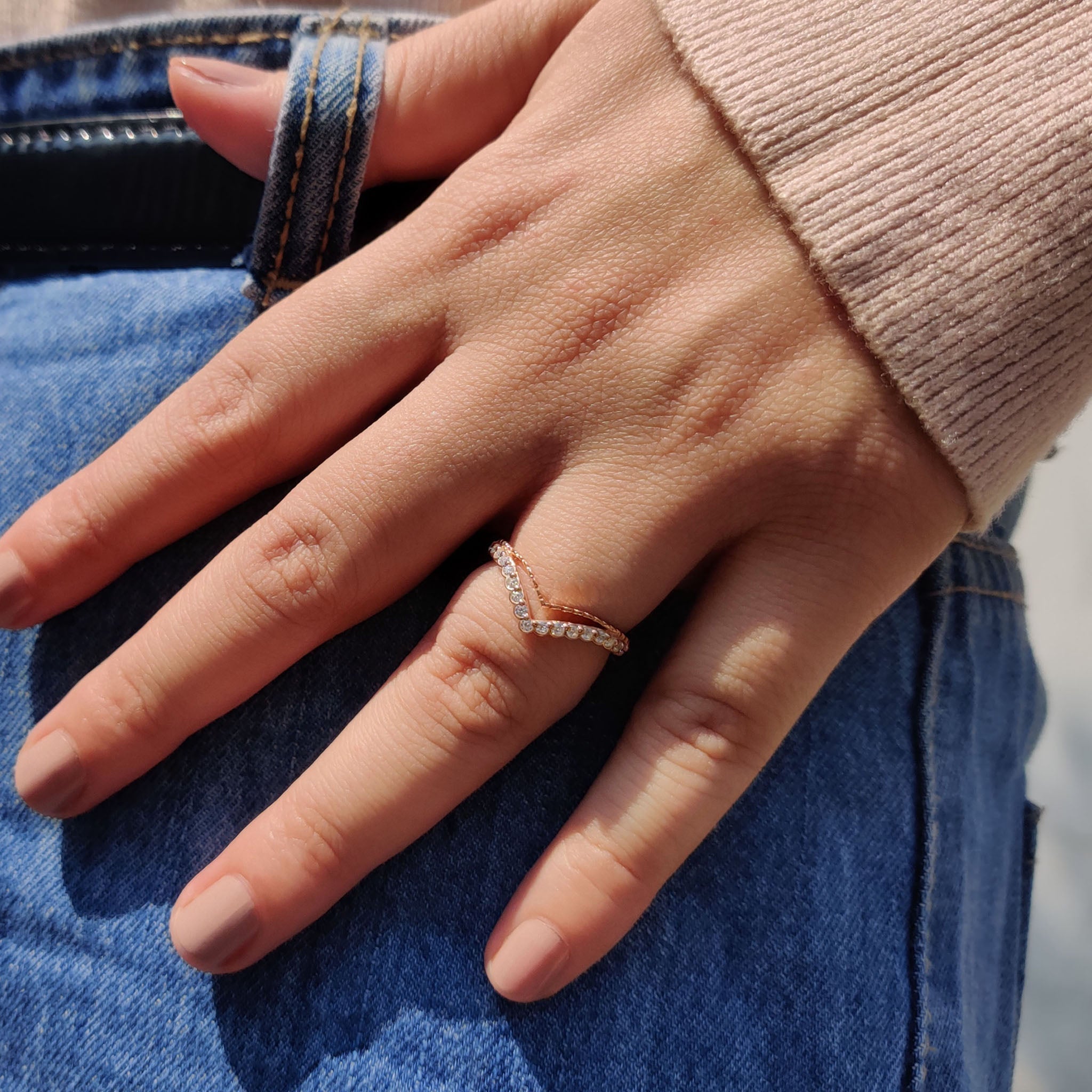 Curvy Wedding Band In Round Moissanite Stone
