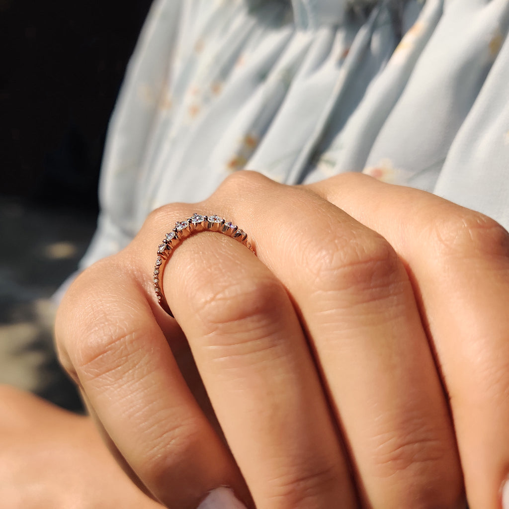 Curvy Wedding Band With Round Cut Moissanite