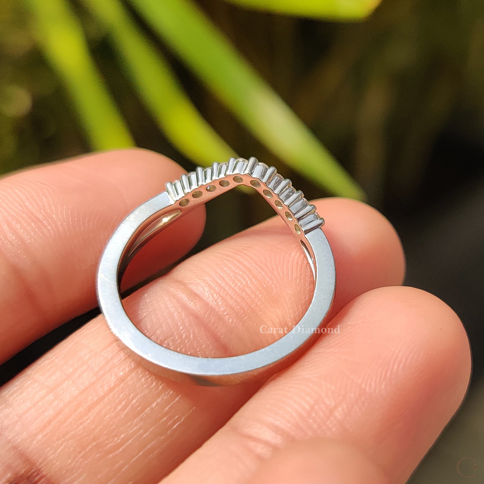 Curved Wedding Band With Round Cut Diamond