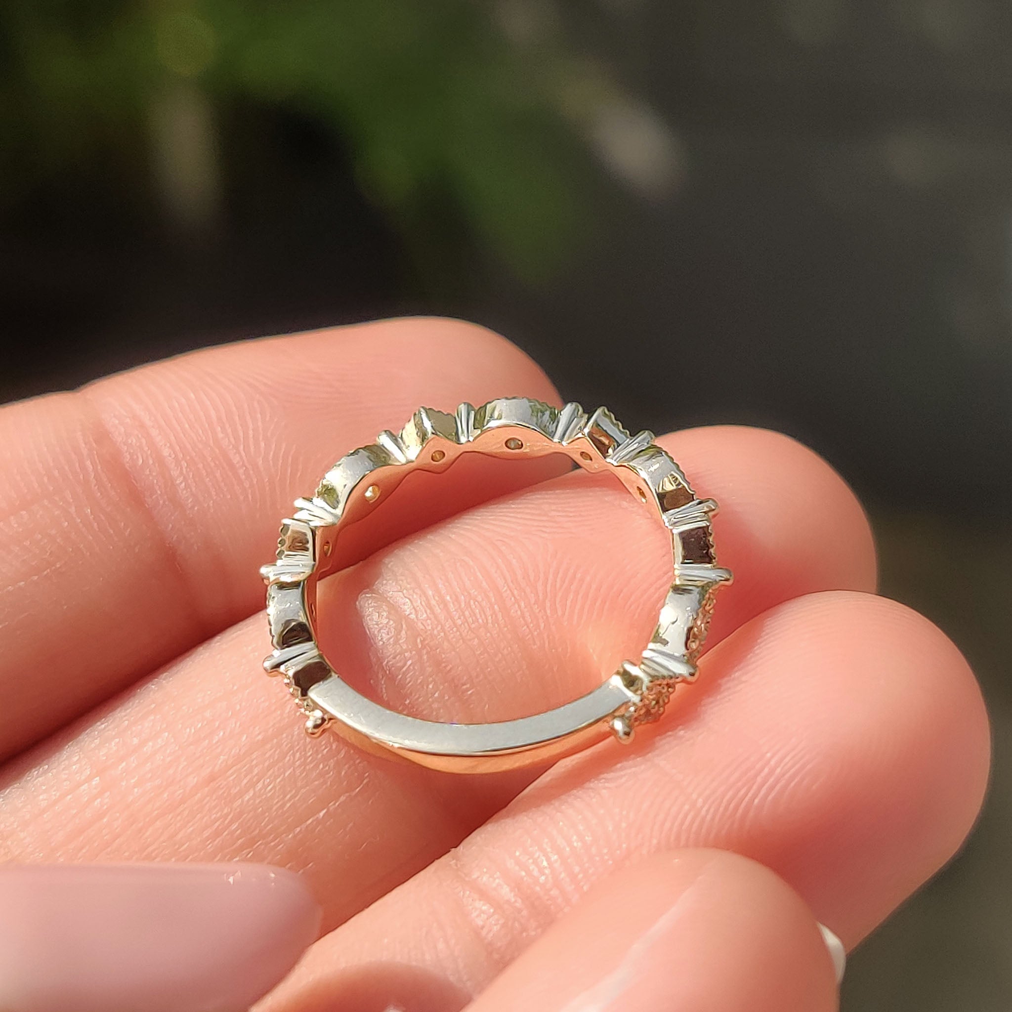 Round Cut Yellow Gold Diamond Wedding Band With Marquise Outline