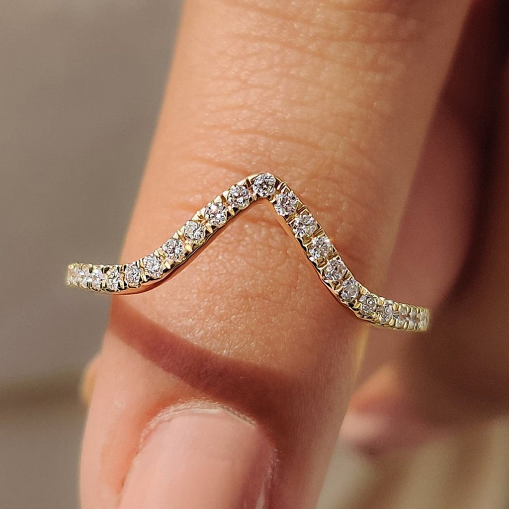Chevron Wedding Band With Round Diamond