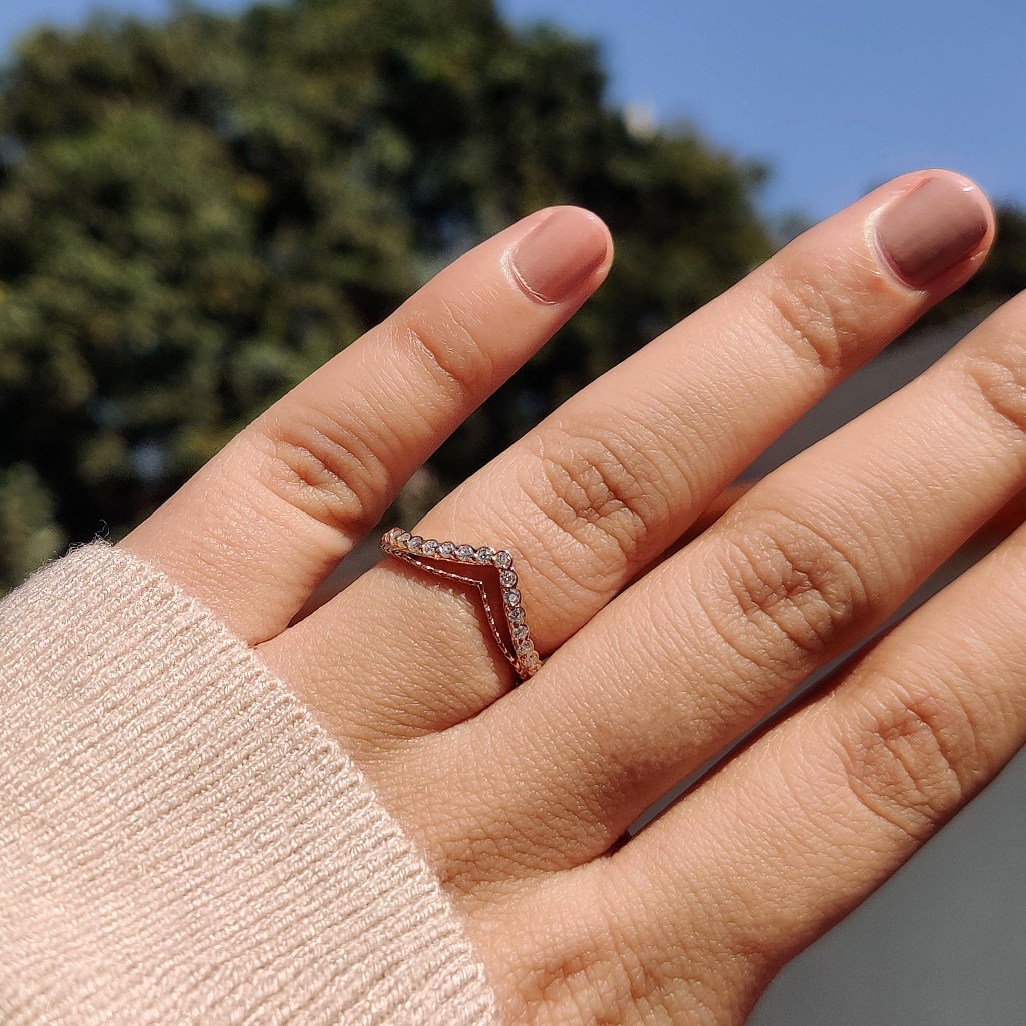 Curvy Wedding Band In Round Moissanite Stone